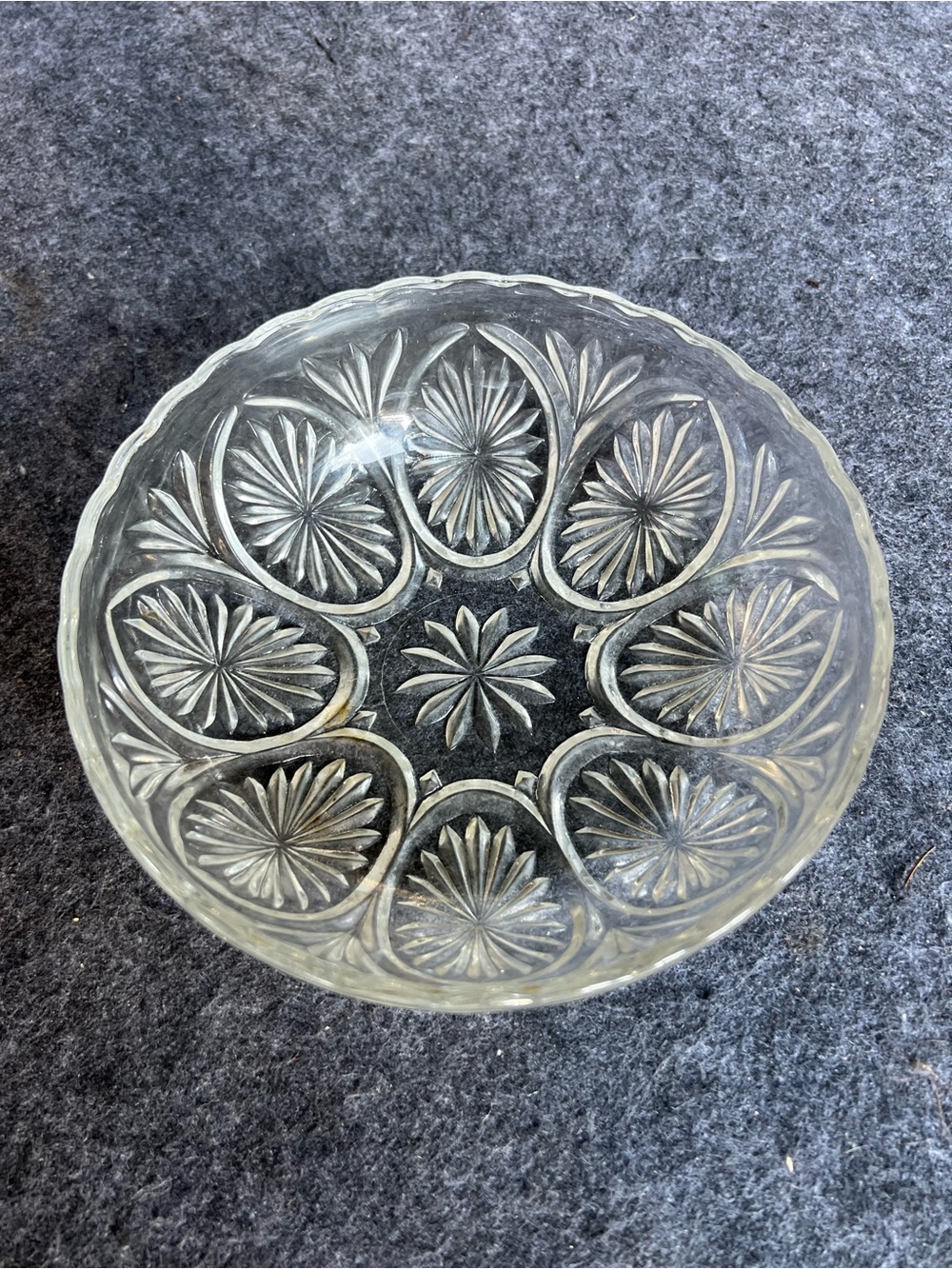 1960’s vintage Anchor Hocking Medallion Starburst glass bowl